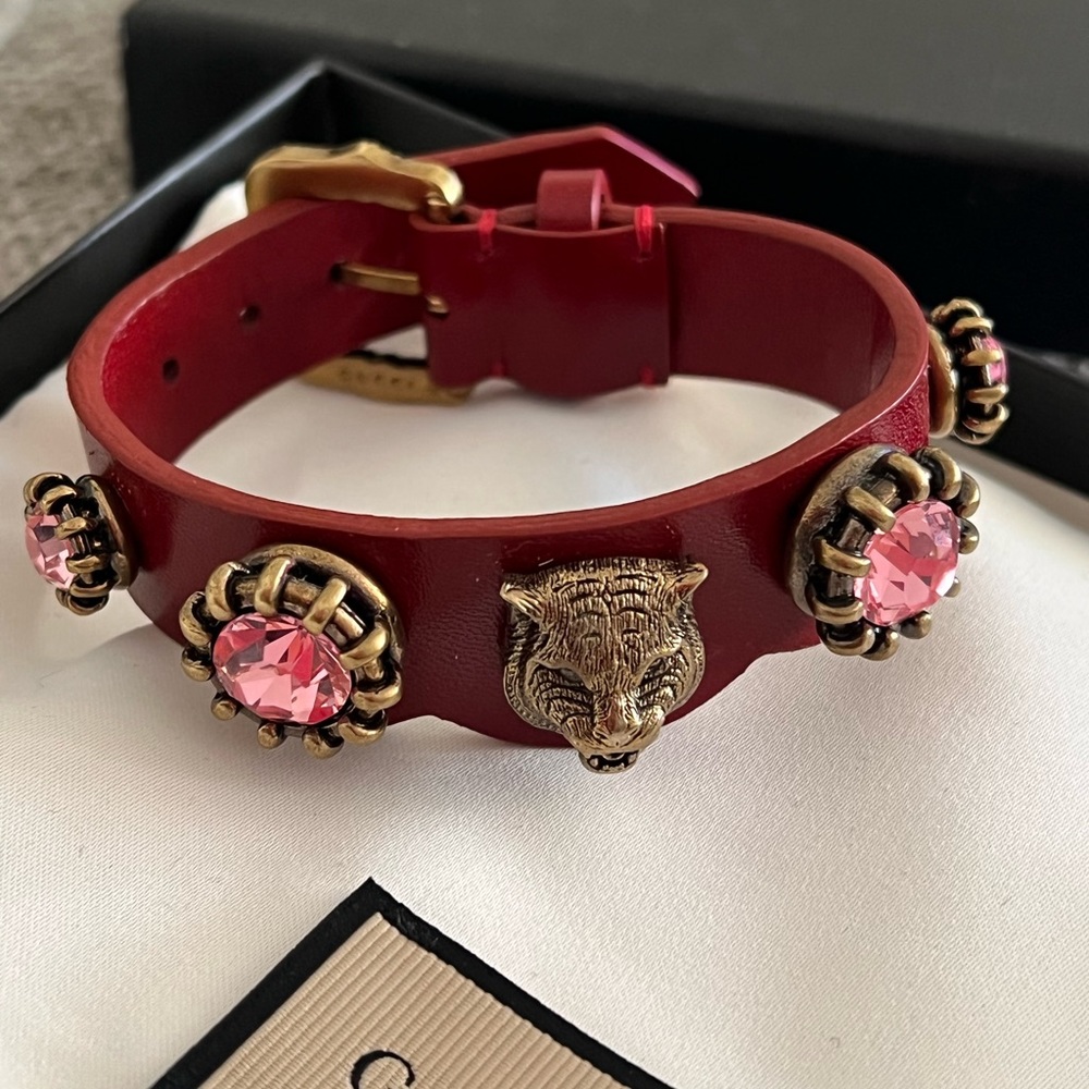New Gucci Cherise Leather Lion and Stones bracelet